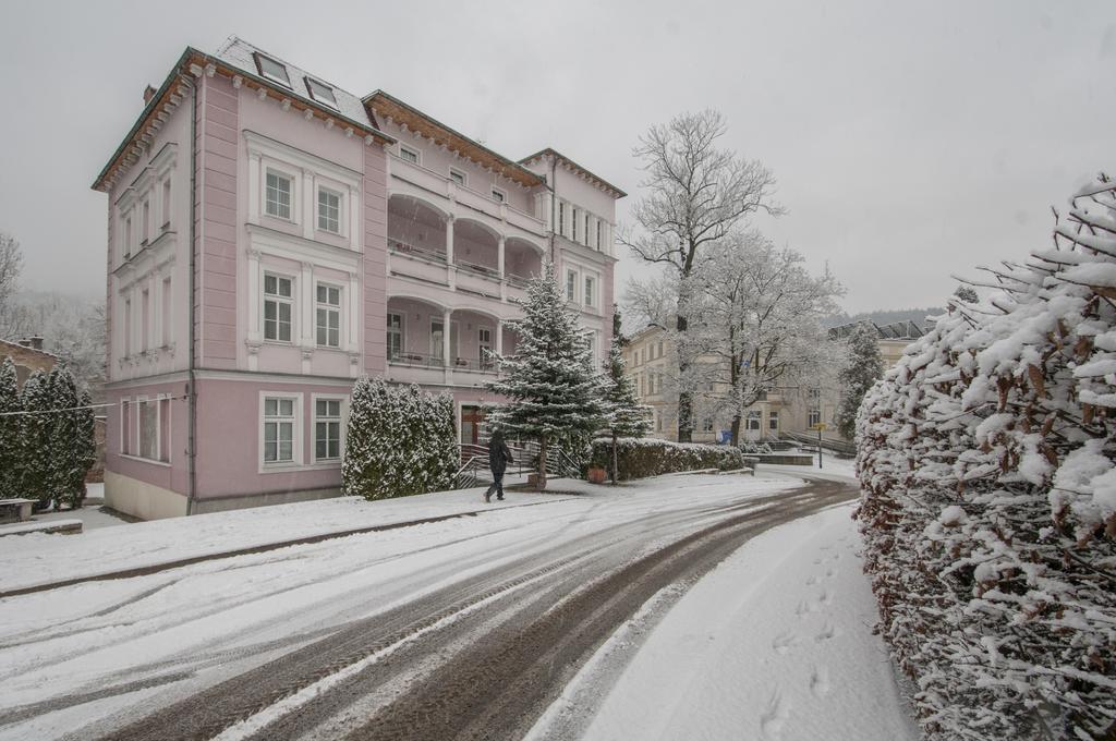 Willa Arabeska Lądek-Zdrój Exteriör bild