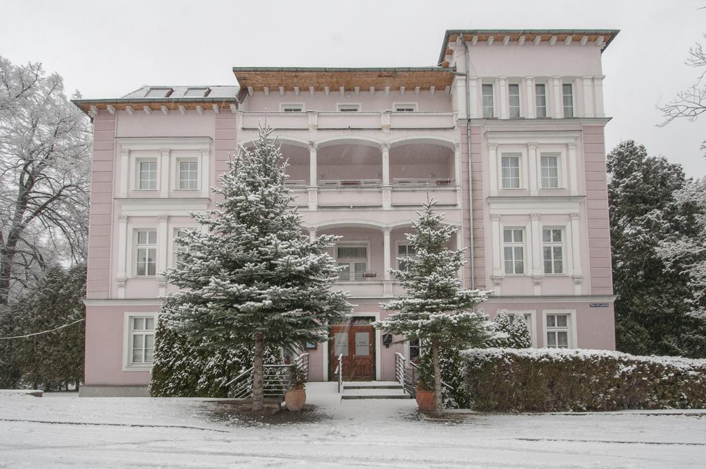 Willa Arabeska Lądek-Zdrój Exteriör bild